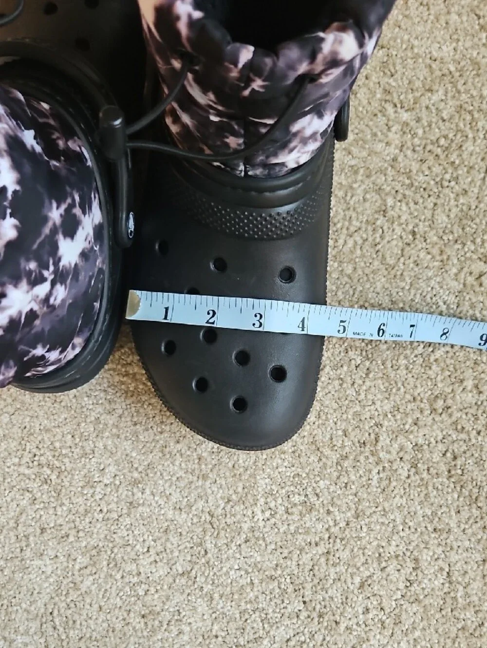 CROCS Size 7 Men's 9 Women's Black Clog Winter Boots Camo Leg Cuff
